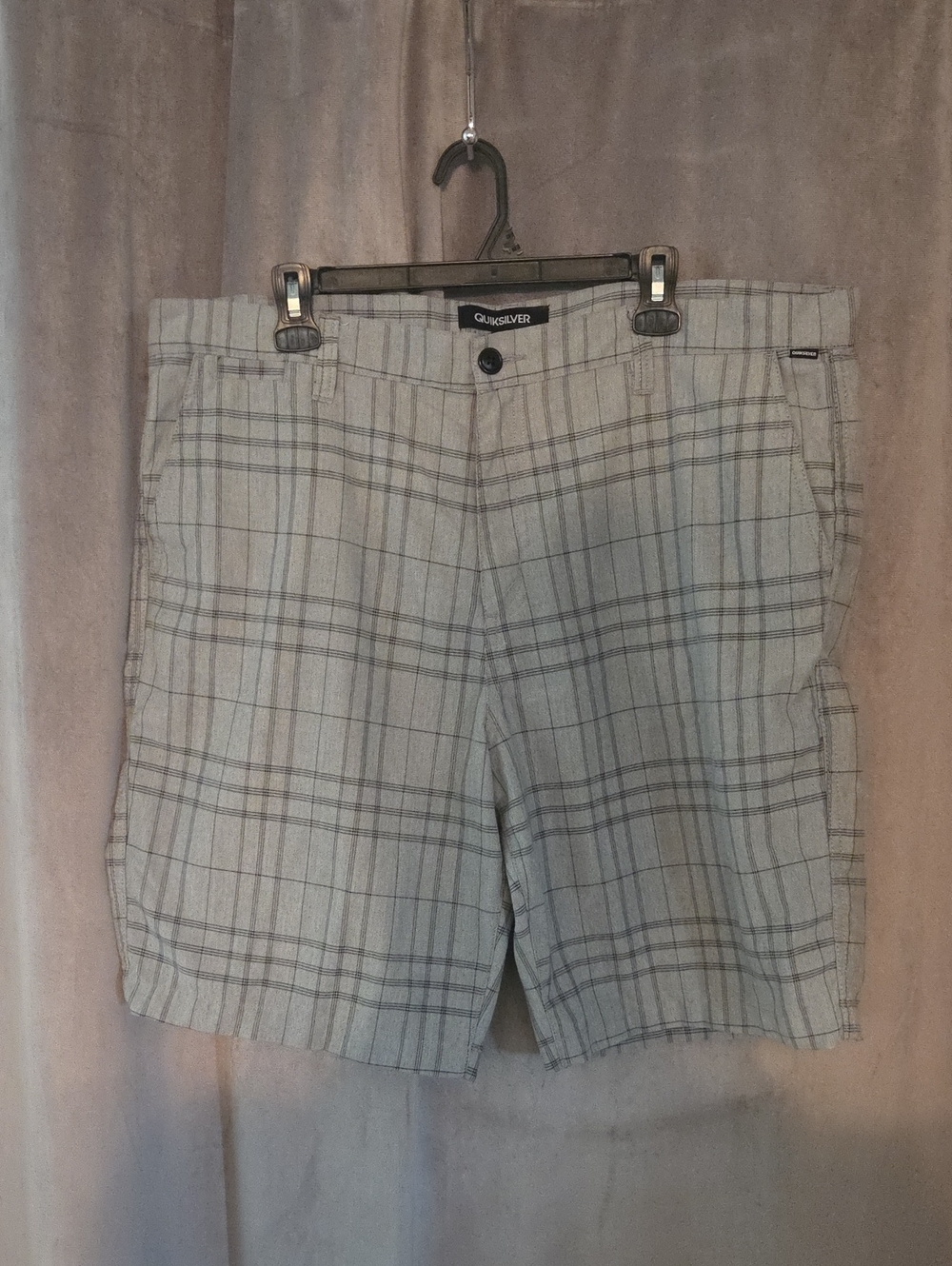 Quiksilver Size 38 Men's Gray Plaid Flat-Front Shorts
